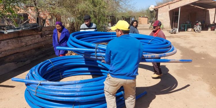 Entregaron caños y tanques para comunidades de Mariscal Estigarribia
