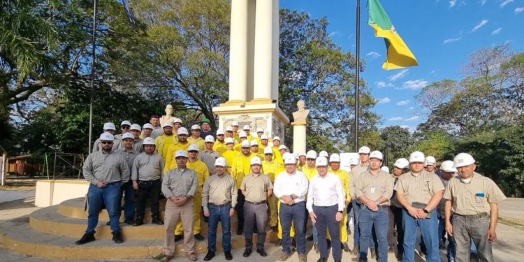 Técnicos de Brasil capacitan a instructores y electricistas de la ANDE