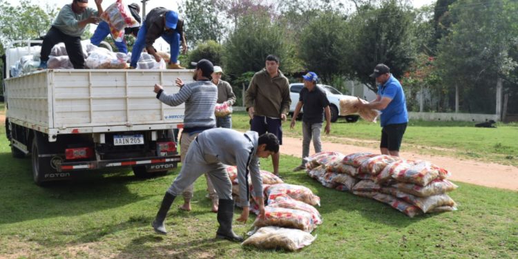 Familias campesinas de Misiones reciben asistencia alimentaria Familias campesinas de Misiones reciben asistencia alimentaria