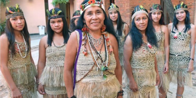 La Organización de las Naciones Unidas refuerza el papel de las mujeres indígenas en la preservación y transmisión del conocimiento tradicional La Organización de las Naciones Unidas refuerza el papel de las mujeres indígenas en la preservación y transmisión del conocimiento tradicional
