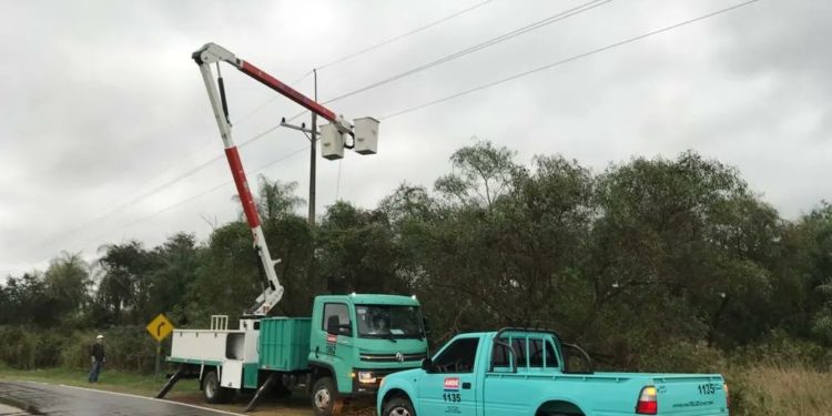 ANDE cambia, instala y repara equipos para mejorar el servicio