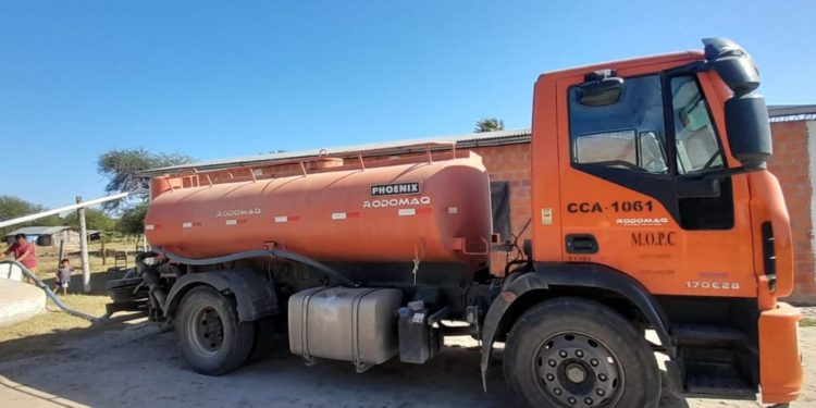 MOPC proveyó de agua potable y realizó labores de carpeta asfáltica en varias localidades