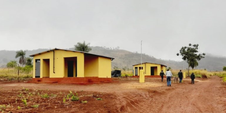 Familias indígenas de Pedro Juan Caballero están a punto de estrenar sus nuevas viviendas Familias indígenas de Pedro Juan Caballero están a punto de estrenar sus nuevas viviendas
