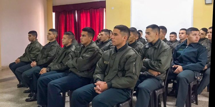Realizan charlas de sensibilización a los militares de la FF.AA. Realizan charlas de sensibilización a los militares de la FF.AA.