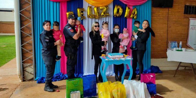 Niños festejaron su día con sus mamis en varias penitenciarías