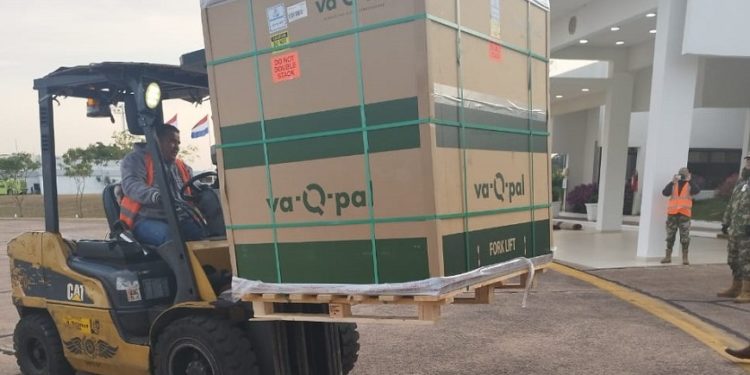 Quinientas mil dosis de Moderna llegan para impulsar vacunación contra Covid-19