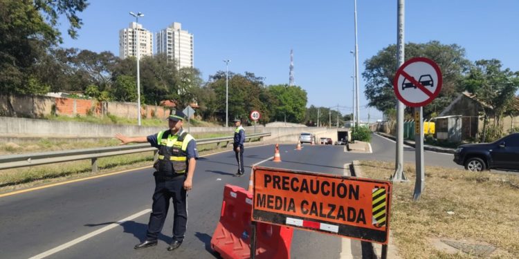 MOPC y ANDE reponen las luces en el túnel Itapúa de Asunción.