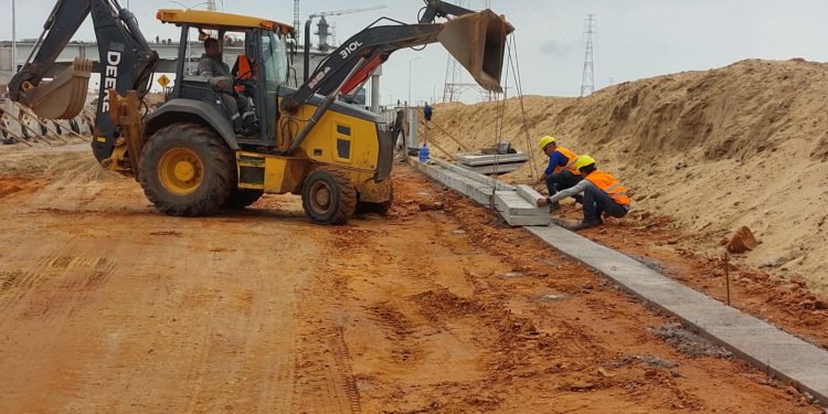 Puente Héroes del Chaco: proceden a rellenar área para rampa de acceso Puente Héroes del Chaco: proceden a rellenar área para rampa de acceso