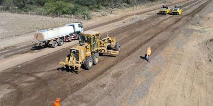 Se inició la colocación de la base asfáltica en Línea Sur, Boquerón Se inició la colocación de la base asfáltica en Línea Sur, Boquerón
