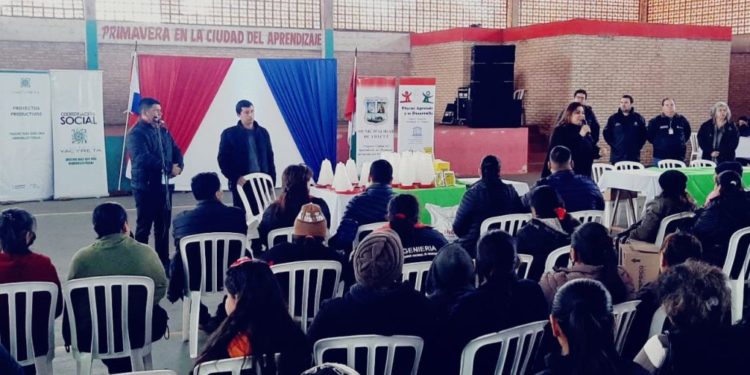 Familias de Mbuyapey e Ybycuí recibieron insumos para incursionar en la producción avícola Familias de Mbuyapey e Ybycuí recibieron insumos para incursionar en la producción avícola