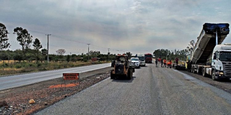 Obra Falcón – Remanso: primeros 3,5 km de calzada duplicada ya cuentan con base de concreto asfáltico