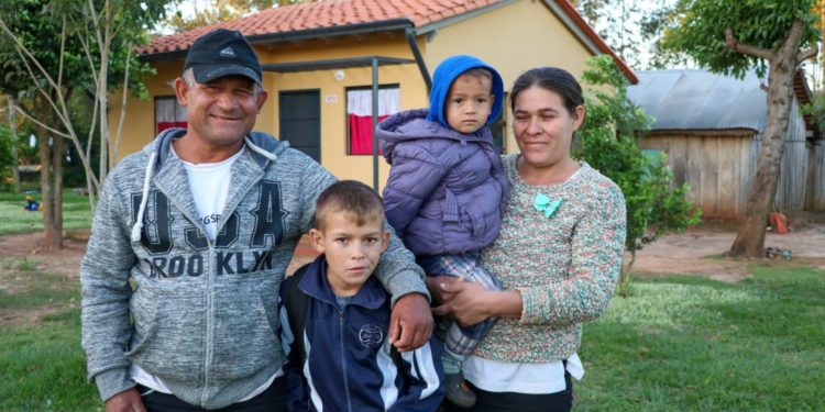 Gobierno entregó 36 nuevas viviendas a familias del distrito de Juan de Mena Gobierno entregó 36 nuevas viviendas a familias del distrito de Juan de Mena