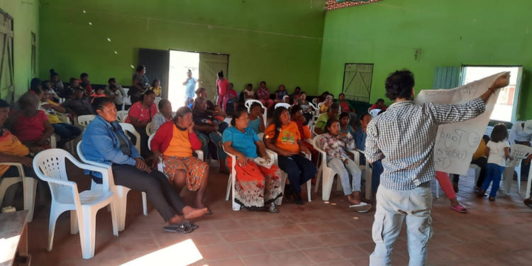 Mujeres Enxet Sur participan de proyecto de conservación y producción apícola y artesanal sostenibles