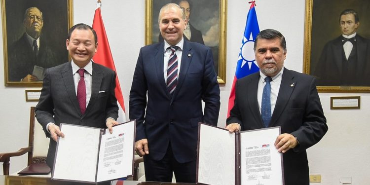 Salud recibe segundo desembolso de Taiwán para mejoramiento del sistema sanitario