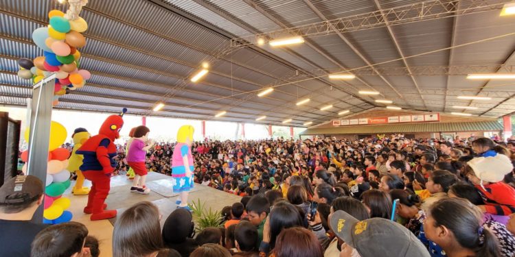 Una multitud llegó a la Expo Rodeo Trébol para ver a Biper y sus Amigos