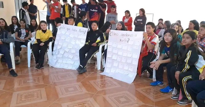 Brindaron charlas de prevención del consumo de sustancias ilicitas en institución de Tte. Irala Fernández