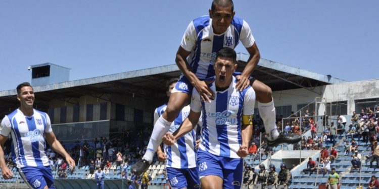 Luqueño se frenó en la terraza del país