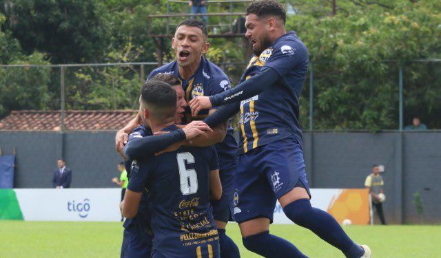 Trinidense grita fuerte su regreso a Primera División Trinidense grita fuerte su regreso a Primera División
