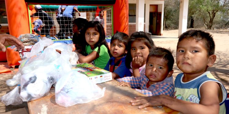 “Un juguete una ilusión” hizo posible entrega de regalos a niños de distintas comunidades indígenas “Un juguete una ilusión” hizo posible entrega de regalos a niños de distintas comunidades indígenas