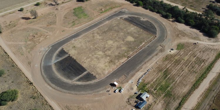 Construcción de la pista olímpica del Estadio Municipal Filadelfia avanza en más del 50% Construcción de la pista olímpica del Estadio Municipal Filadelfia avanza en más del 50%