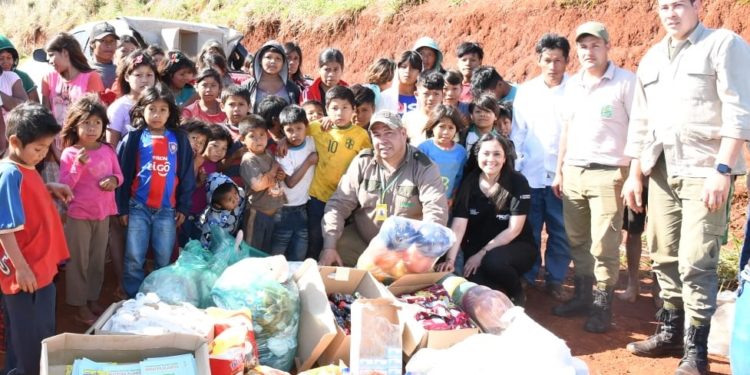 Tercera Campaña Solidaria del MADES lleva víveres y juguetes a Comunidades Indígenas Tercera Campaña Solidaria del MADES lleva víveres y juguetes a Comunidades Indígenas
