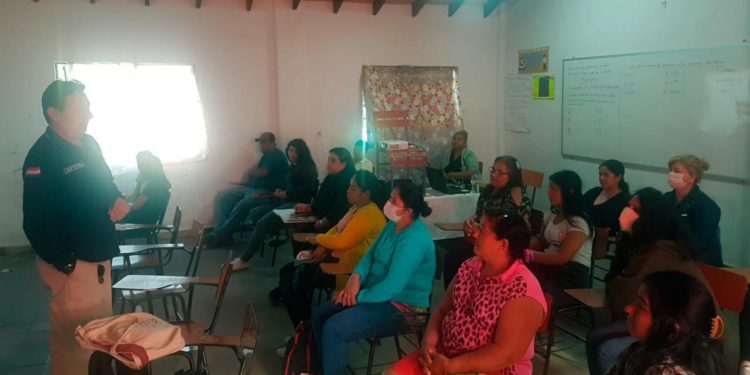 Dictaron charla preventiva sobre consumo de estupefacientes a estudiantes en Viñas Cué Dictaron charla preventiva sobre consumo de estupefacientes a estudiantes en Viñas Cué