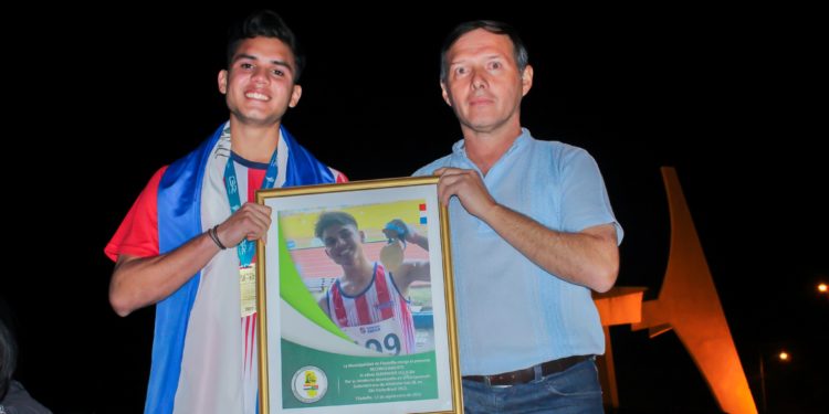 Joven campeón sudamericano fue condecorado por la comuna y población filadelfiana