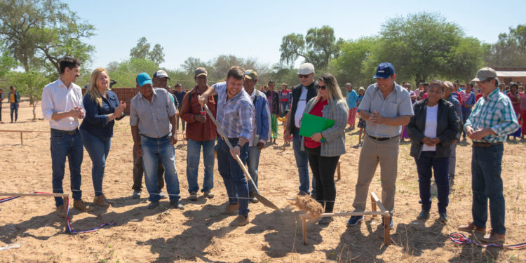 Dieron palada inicial para la construcción de cerca de 100 viviendas en localidad de Mariscal Estigarribia Dieron palada inicial para la construcción de cerca de 100 viviendas en localidad de Mariscal Estigarribia