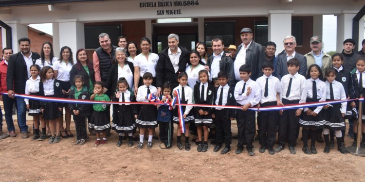 Inauguraron refacciones en Escuela y Colegio “San Miguel” de Loma Plata