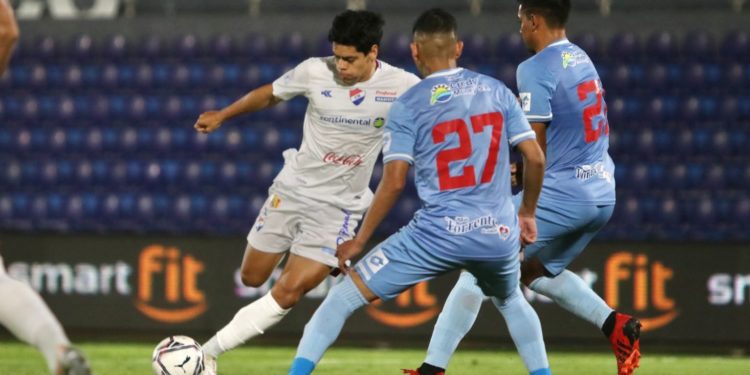 Complicada visita de la Academia a los Jardines Complicada visita de la Academia a los Jardines