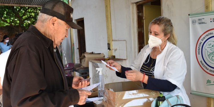 Con mucho amor, cuidan la salud de adultos mayores de Ñemby