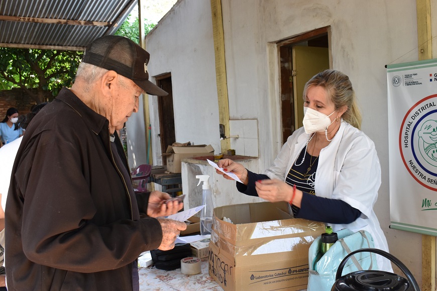 Con mucho amor, cuidan la salud de adultos mayores de Ñemby