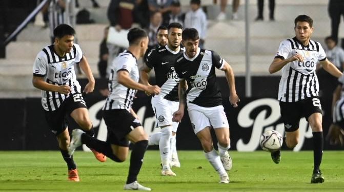 Clásico blanco y negro por Copa Paraguay