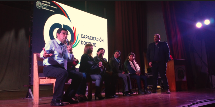 Desarrollan jornada de capacitación y contención integral a docentes, supervisores, directores y técnicos en el departamento central
