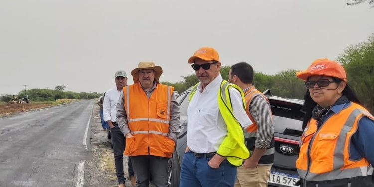 Viceministro de obras verifica avances de lotes bajos de la Transchaco