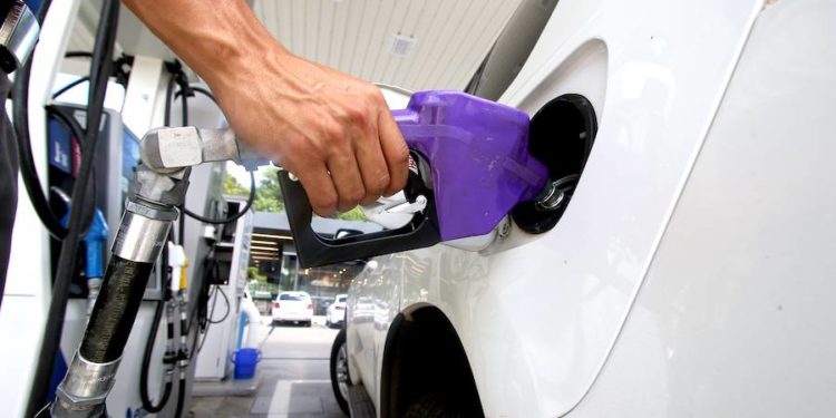 En 15 días se tendrían novedades sobre reducción de precios de combustibles