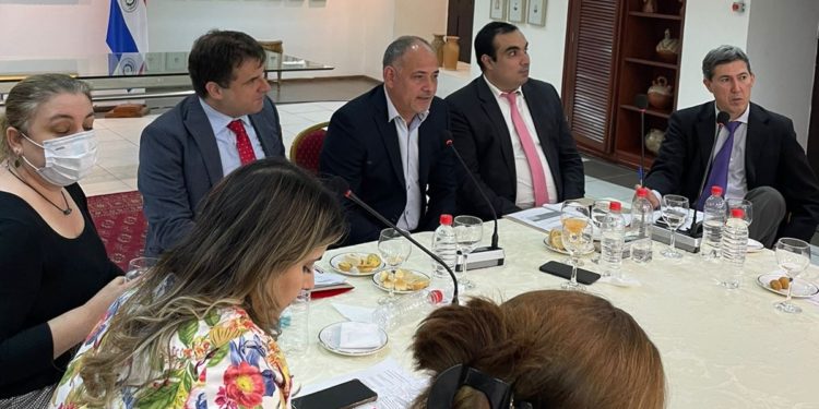 Coordinan acciones para asistir a comunidades indígenas del Chaco