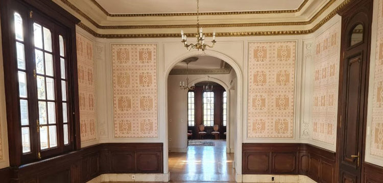 Revestidos de ñandutí embellecen las paredes de la embajada paraguaya en Uruguay