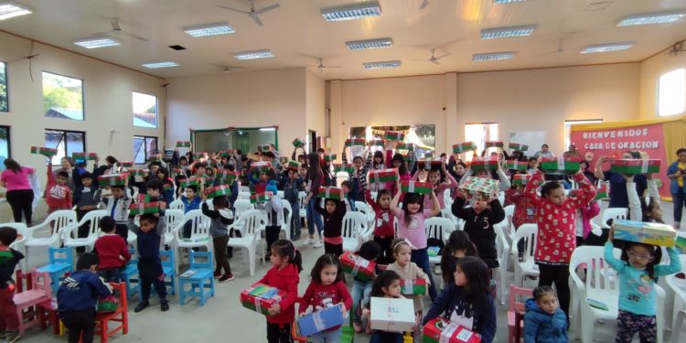 Cajitas de regalos llenas de esperanza llegó a 100 niños en la ciudad de Villa Elisa