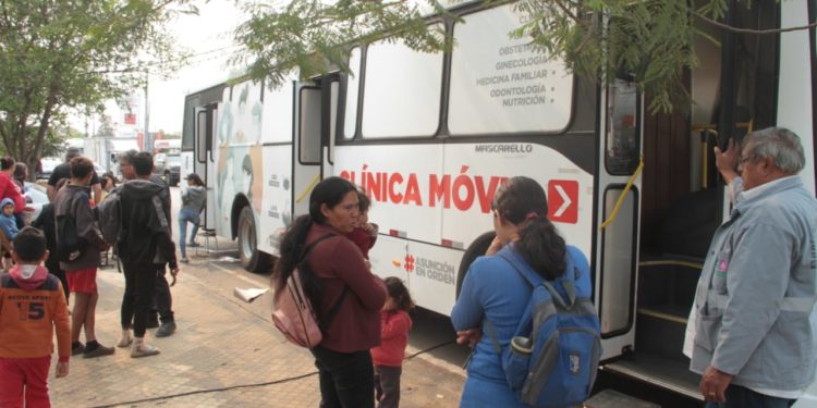 Clínica Móvil hizo presencia en el Mercado de Abasto: buscan que personas accedan a servicios de salud