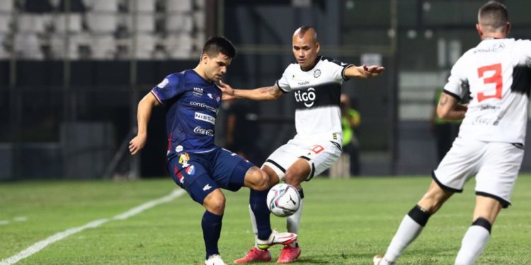 En Barrio Obrero se juega la punta del Clausura