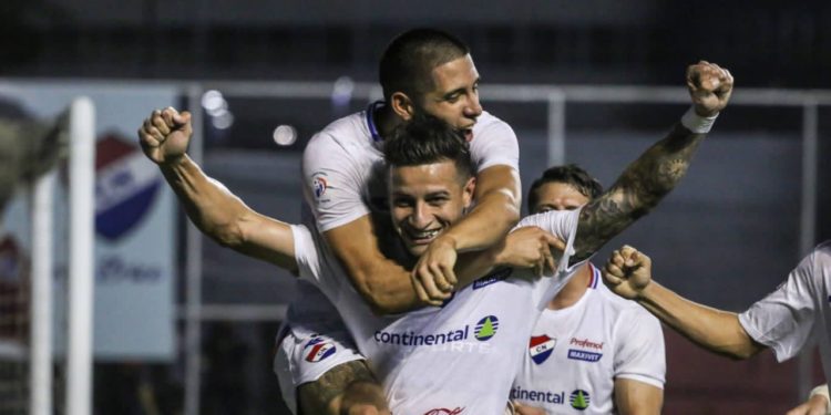 La Academia trepó a la cima del Clausura