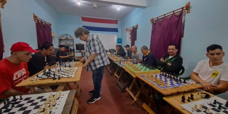 Zenón Franco Ocampos inaugura un “Club de ajedrez” en el penal Esperanza Zenón Franco Ocampos inaugura un “Club de ajedrez” en el penal Esperanza