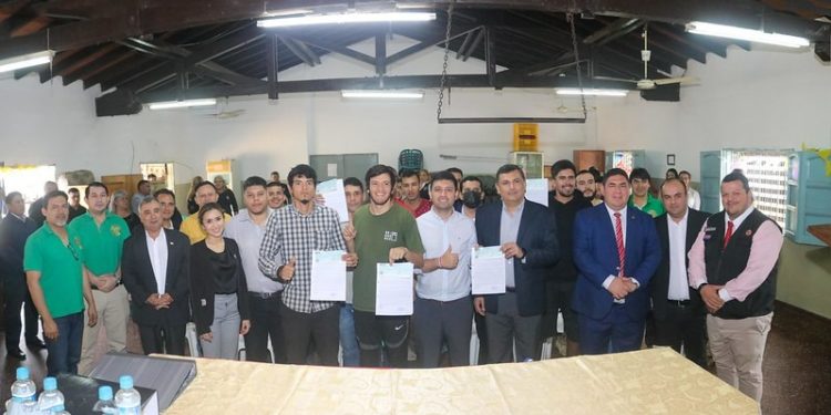 Jóvenes privados de libertad renuevan becas universitarias Jóvenes privados de libertad renuevan becas universitarias