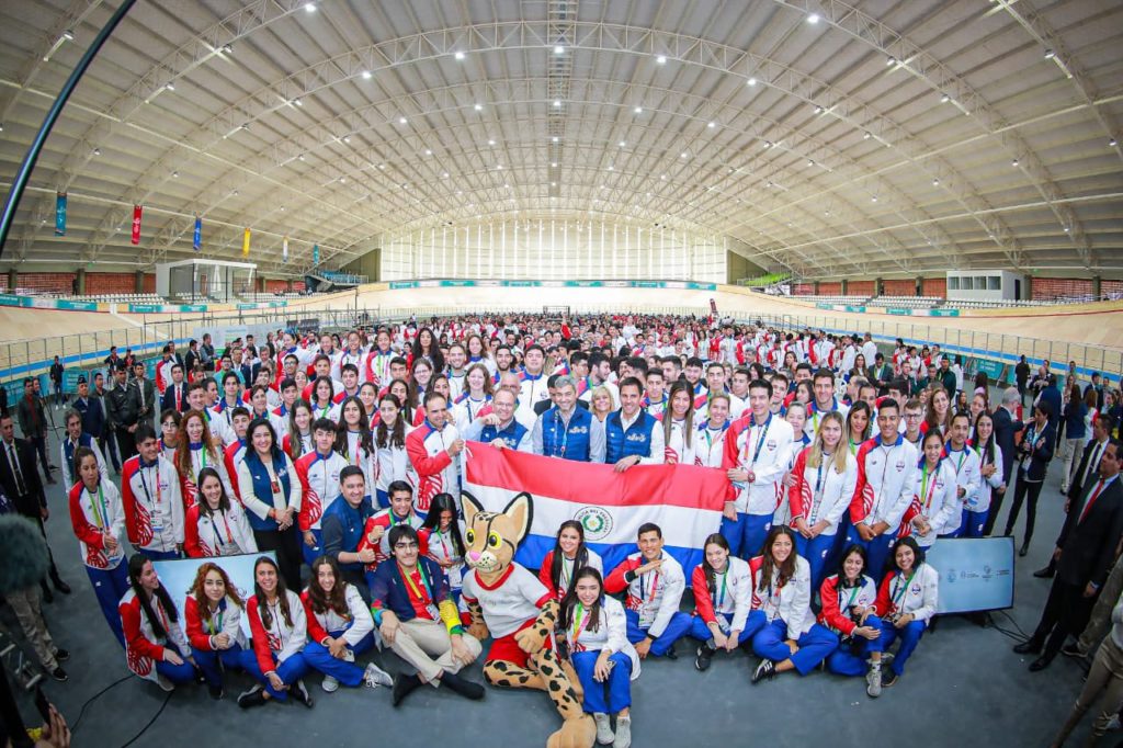 Emocionante abanderamiento de atletas paraguayos que competirán en los Juegos Odesur Emocionante abanderamiento de atletas paraguayos que competirán en los Juegos Odesur