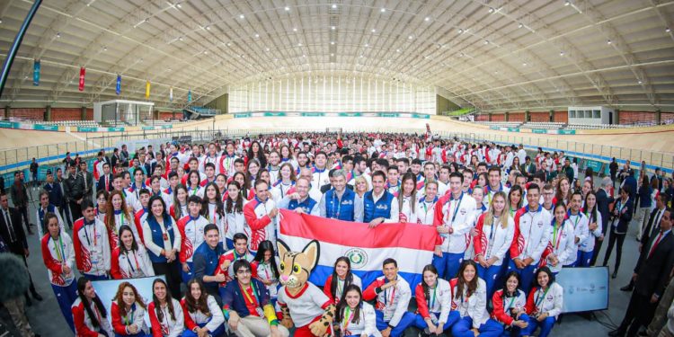 Emocionante abanderamiento de atletas paraguayos que competirán en los Juegos Odesur Emocionante abanderamiento de atletas paraguayos que competirán en los Juegos Odesur
