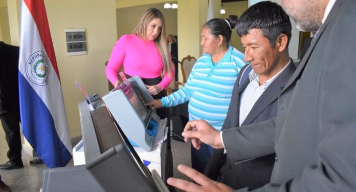 Presentan Plan de Capacitación sobre uso de máquinas de votación para pueblos originarios Presentan Plan de Capacitación sobre uso de máquinas de votación para pueblos originarios