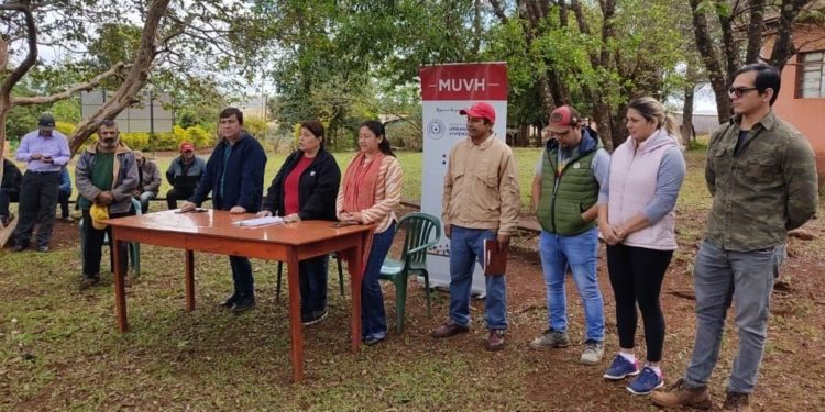 Inició construcción de viviendas para 54 familias vulnerables de Edelira