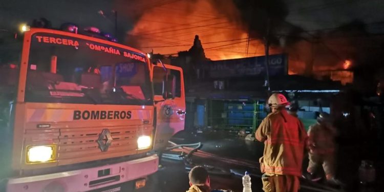 Prevención contra incendios será potenciada en la zona del Mercado 4 a través de un re direccionamiento de saldos de bonos municipales