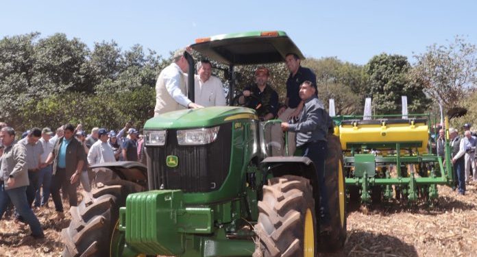 Resaltan cultura del trabajo para el desarrollo, durante lanzamiento de la siembra de soja